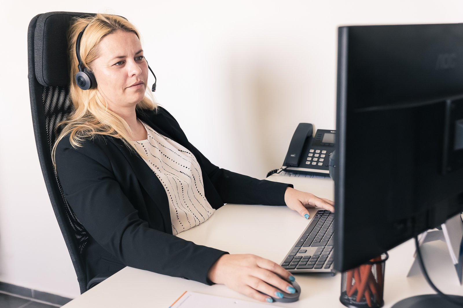 Emergency request in SUXESS LOGISTIC customer service